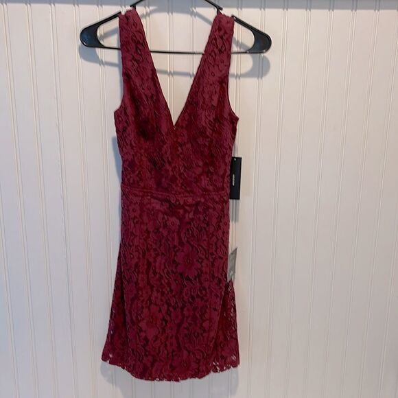 NWT-Burgundy Lace Dress-Size Small - Picture 1 of 3